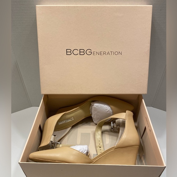 Sz 9 BCBGeneration BG-Tempest Nude Vintage Devon Leather High Heel Wedge Pumps - Picture 13 of 14